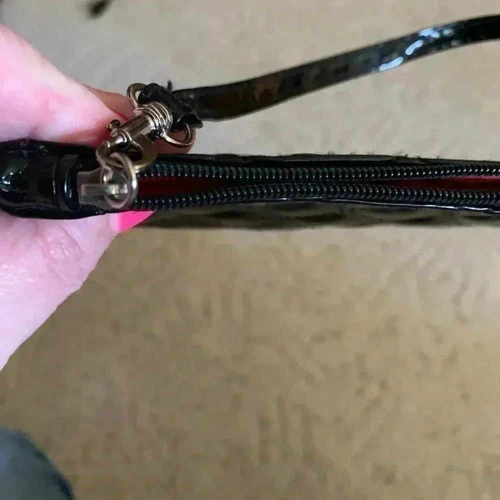 Unbranded Woman’s Wristlet With Patchwork Pattern - Picture 5 of 7